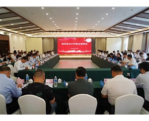 參加政企座談會